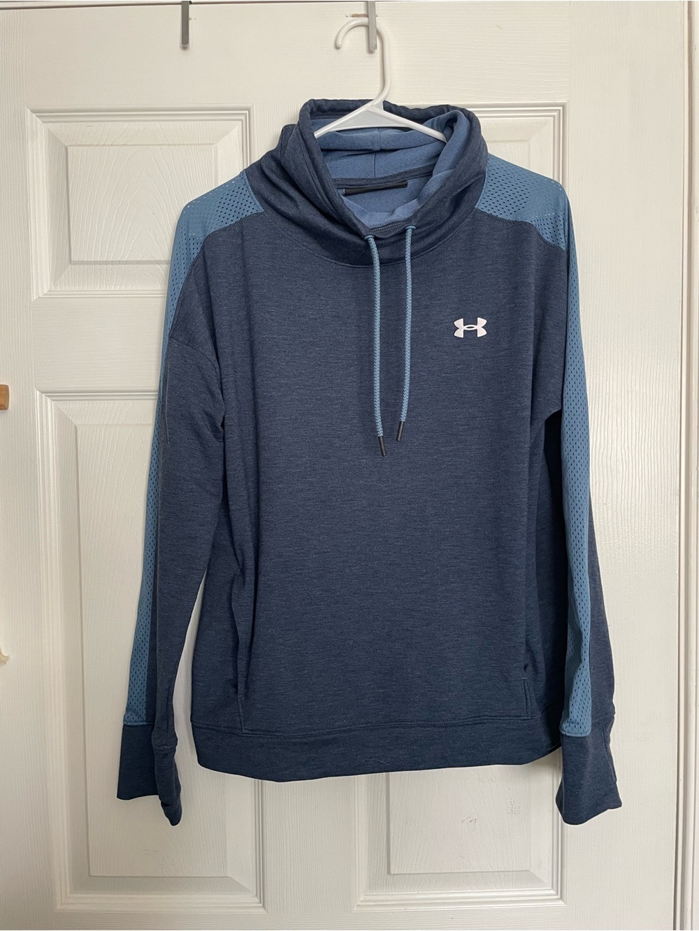 Under Armour Women’s size Large Navy and Light Blue Cowl Neck Pullover